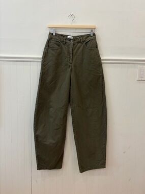 Aritzia Sunday Best Barrel Leg Pant in Army Green